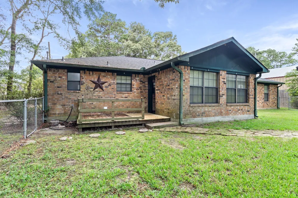 806 E Wildwood Drive Village Mills, TX 77663