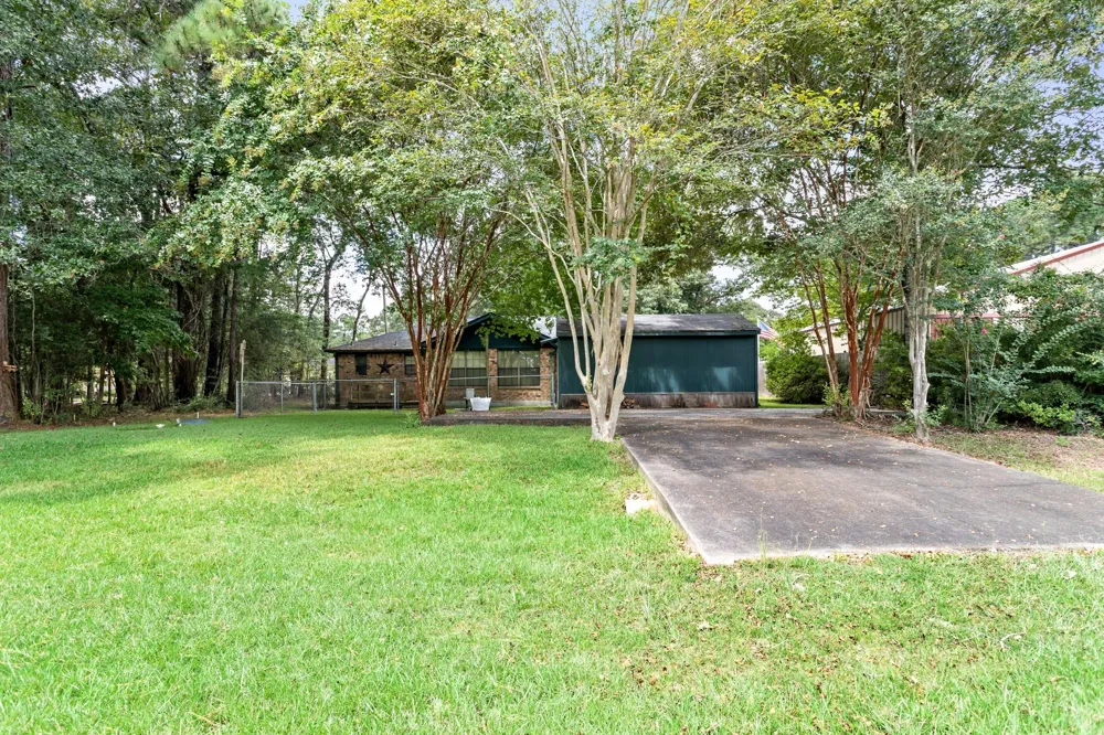 806 E Wildwood Drive Village Mills, TX 77663