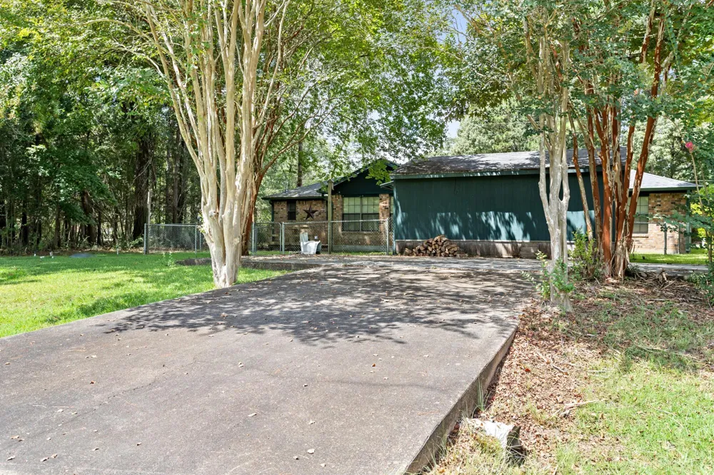 806 E Wildwood Drive Village Mills, TX 77663