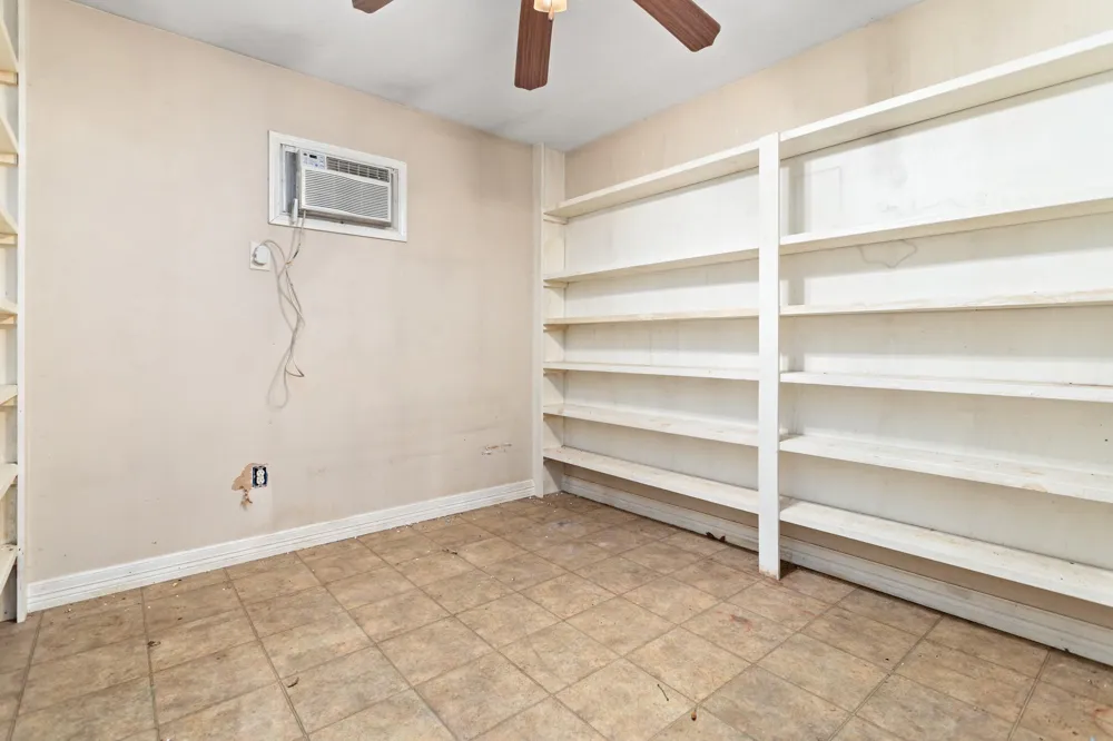 806 E Wildwood Drive Village Mills, TX 77663