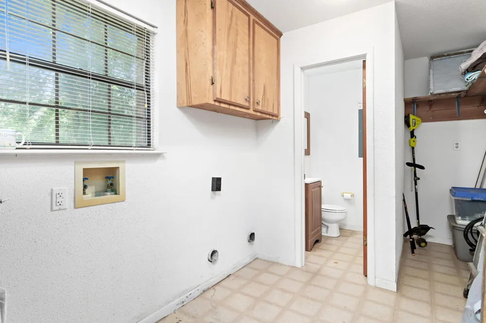 806 E Wildwood Drive Village Mills, TX 77663