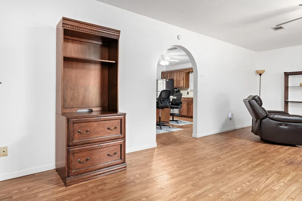 806 E Wildwood Drive Village Mills, TX 77663