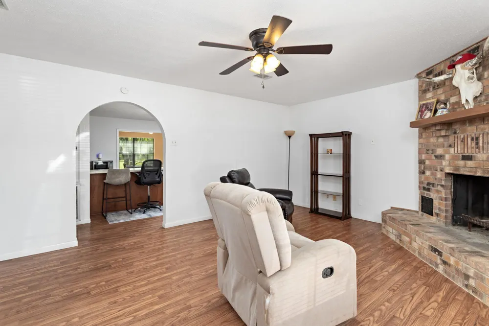 806 E Wildwood Drive Village Mills, TX 77663