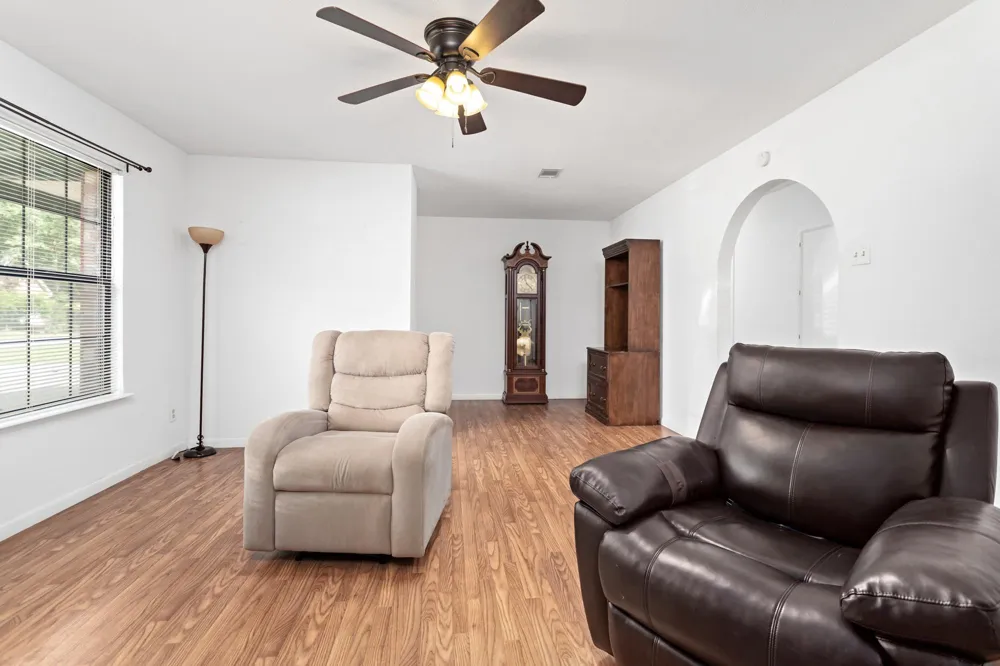 806 E Wildwood Drive Village Mills, TX 77663
