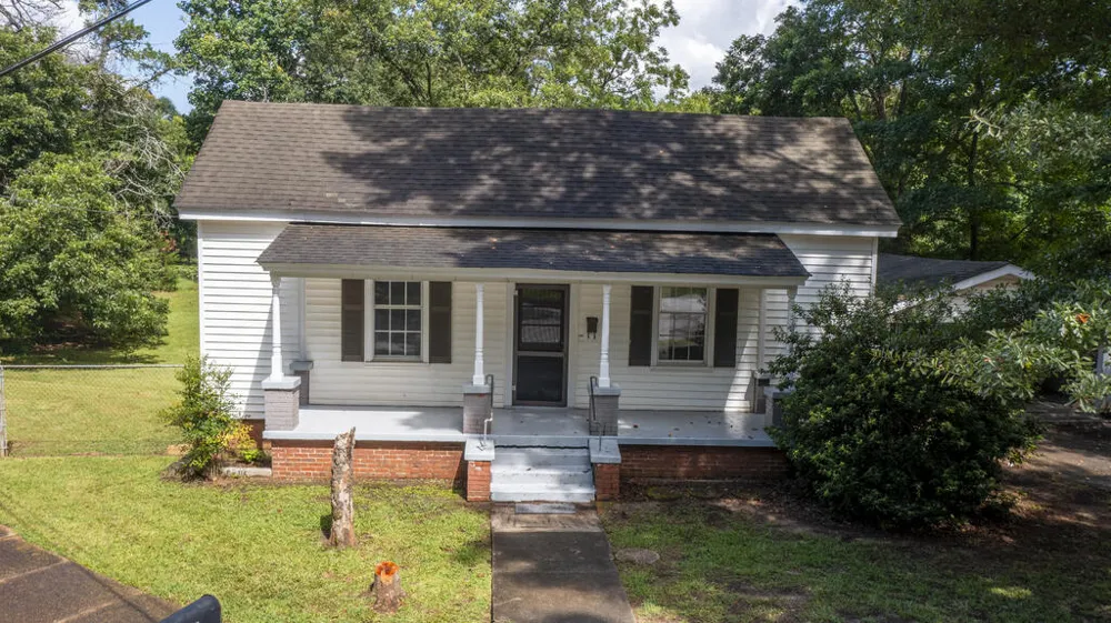 11 North Street Manchester, GA 31816