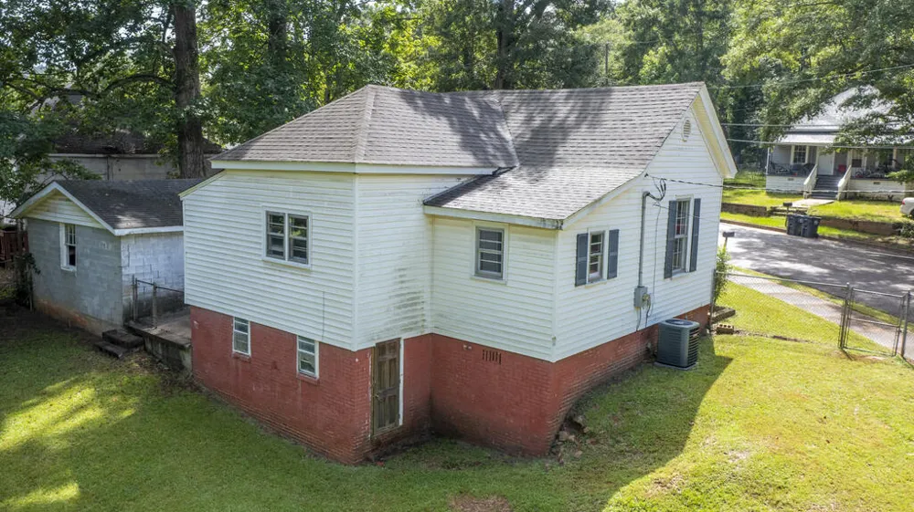11 North Street Manchester, GA 31816