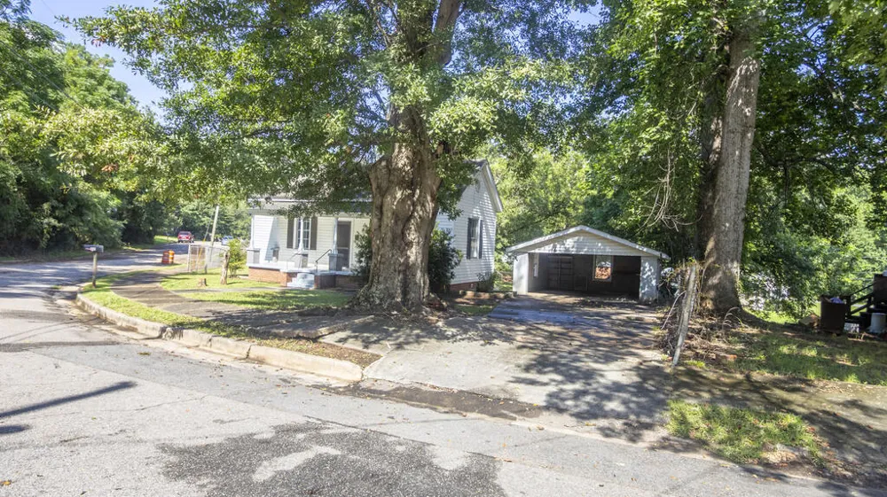 11 North Street Manchester, GA 31816