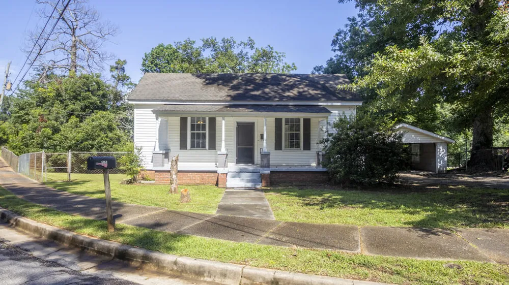 11 North Street Manchester, GA 31816