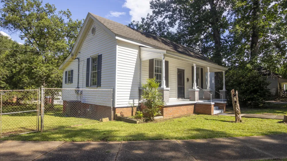 11 North Street Manchester, GA 31816