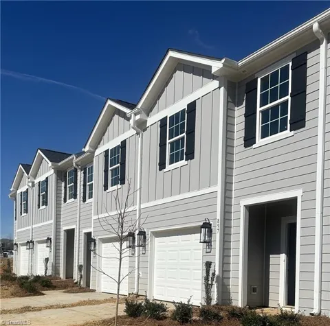1096 University Drive #C1