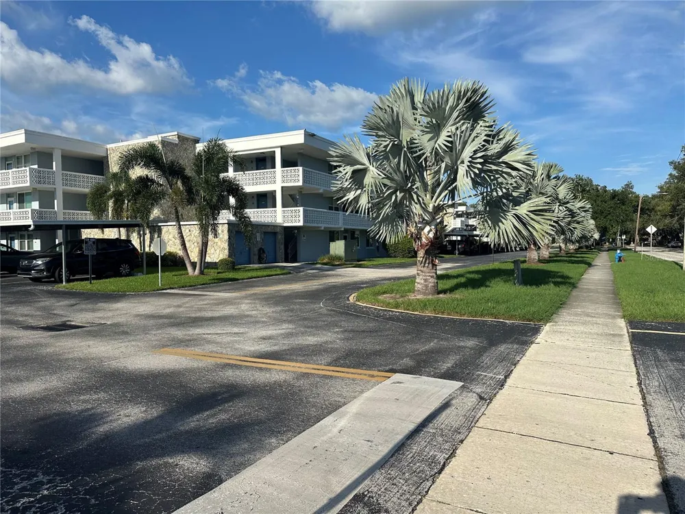4720 LOCUST STREET NE #101 St Petersburg, FL 33703