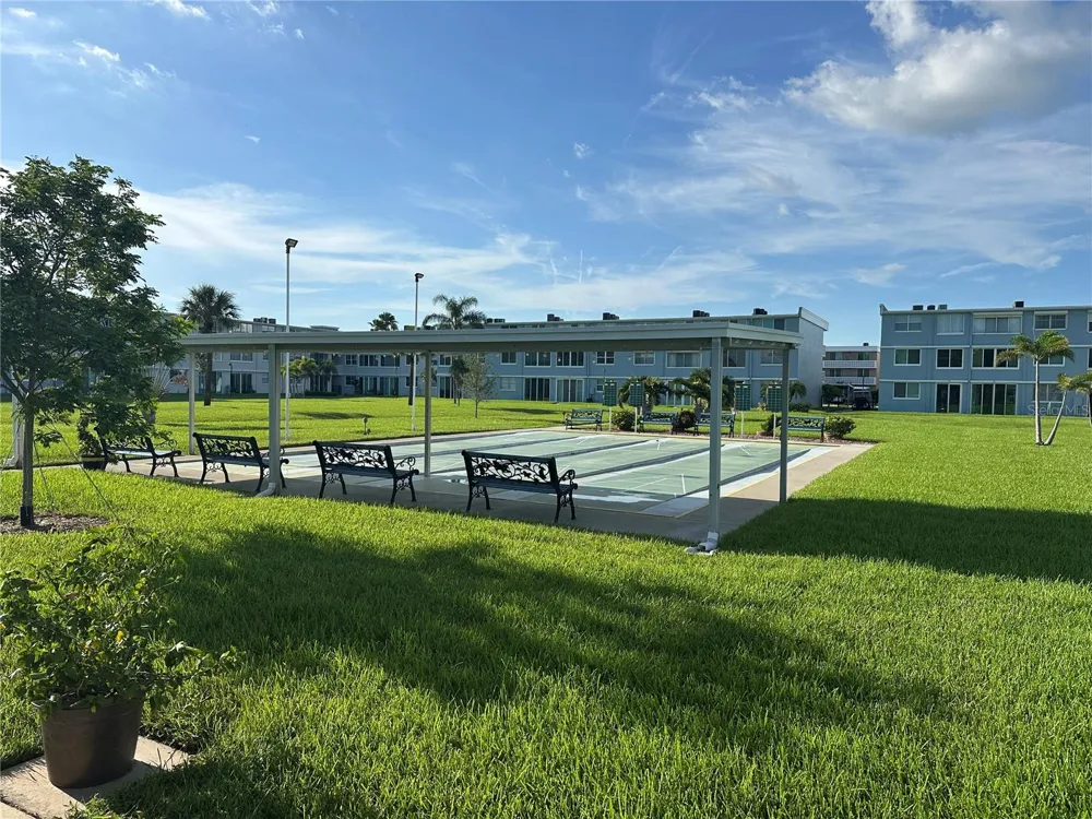 4720 LOCUST STREET NE #101 St Petersburg, FL 33703