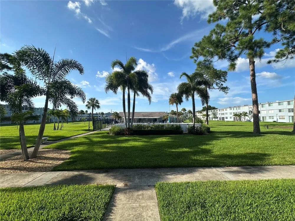 4720 LOCUST STREET NE #101 St Petersburg, FL 33703
