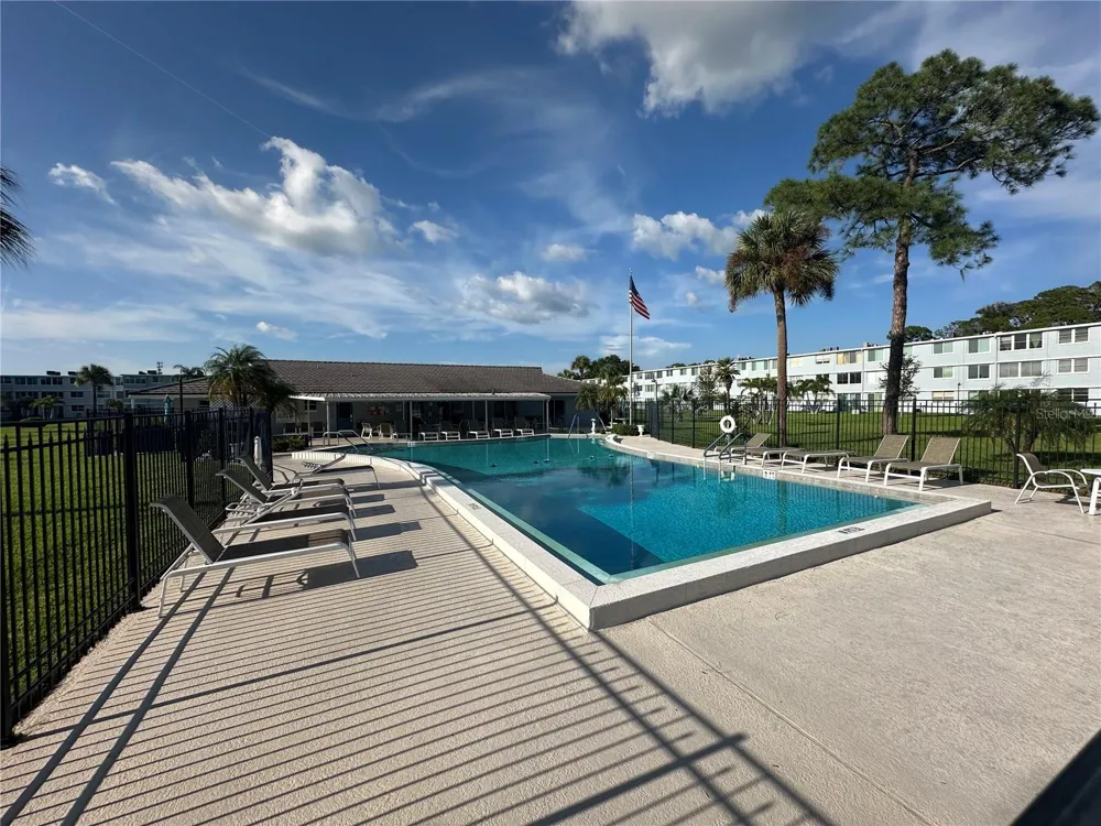 4720 LOCUST STREET NE #101 St Petersburg, FL 33703