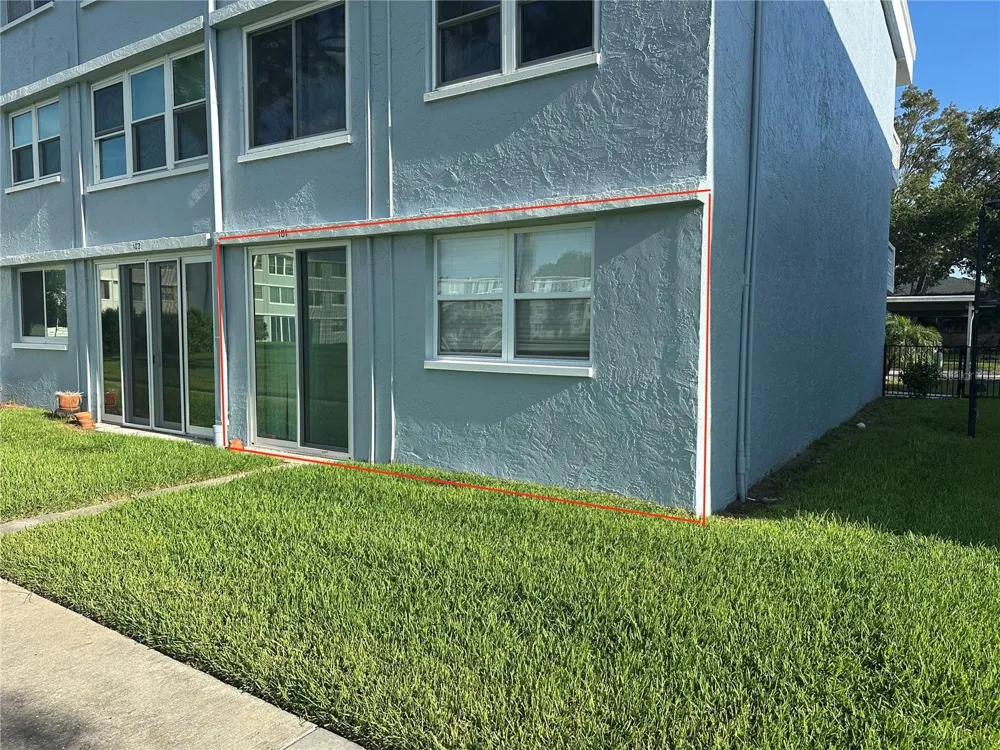 4720 LOCUST STREET NE #101 St Petersburg, FL 33703