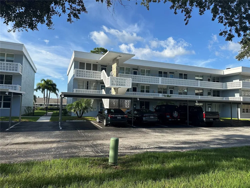 4720 LOCUST STREET NE #101 St Petersburg, FL 33703