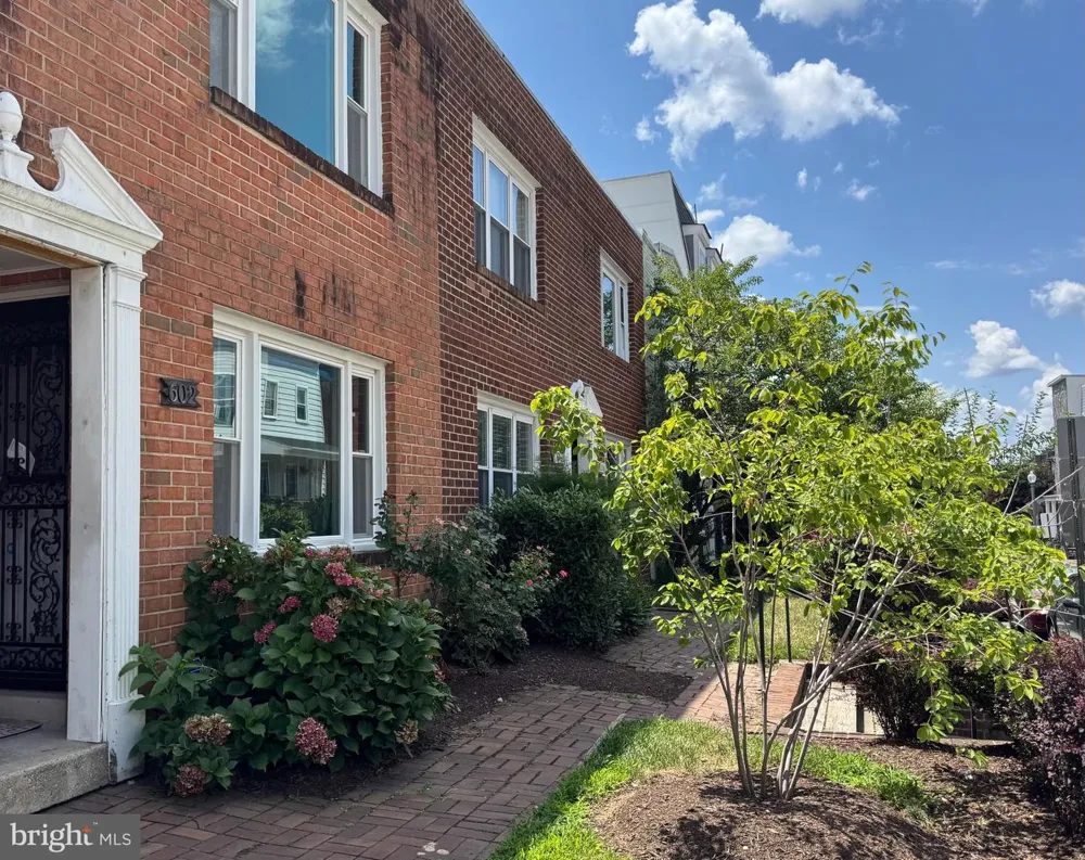 606 NEWTON PLACE NW #606 Washington, DC 20010