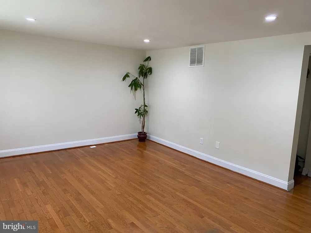 8122 PARKDALE COURT Springfield, VA 22153