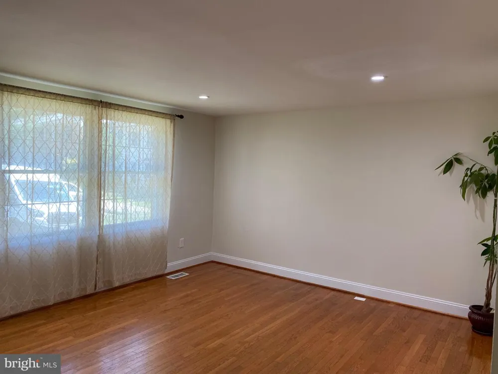 8122 PARKDALE COURT Springfield, VA 22153