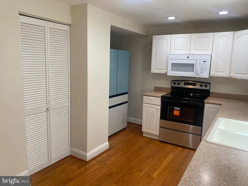 8122 PARKDALE COURT Springfield, VA 22153