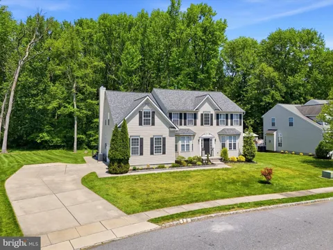 4 TAISLEY LANE