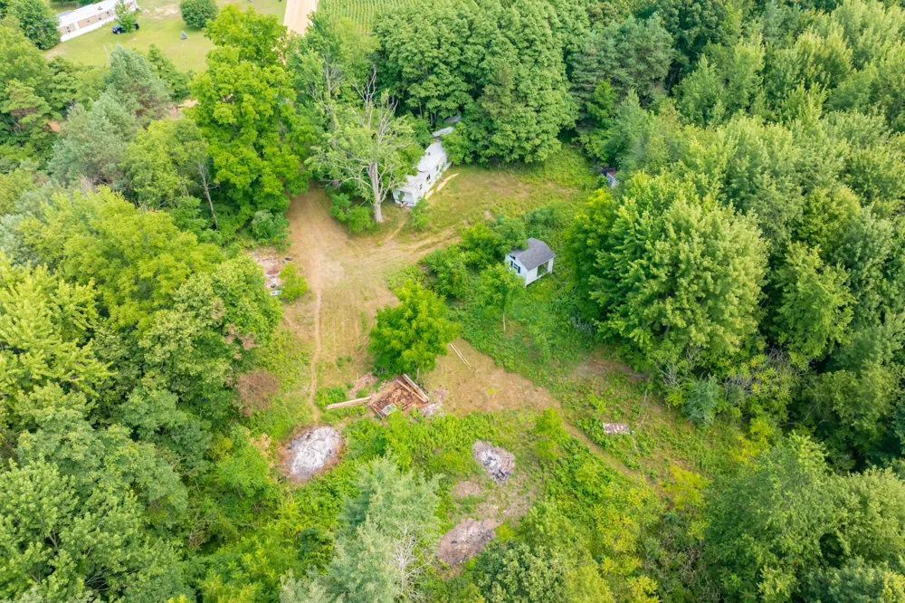 45 108th Ave Allegan, MI 49010