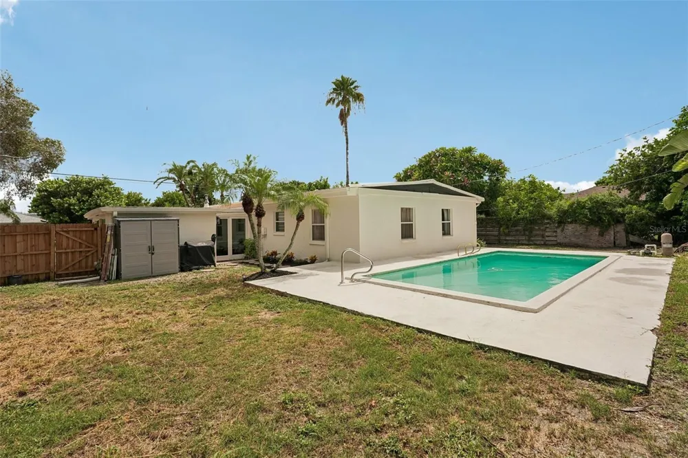 2406 FLORIDA BOULEVARD Bradenton, FL 34207