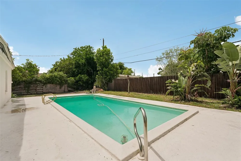 2406 FLORIDA BOULEVARD Bradenton, FL 34207