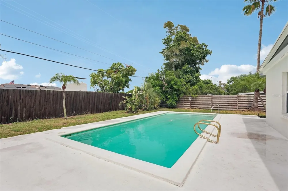 2406 FLORIDA BOULEVARD Bradenton, FL 34207