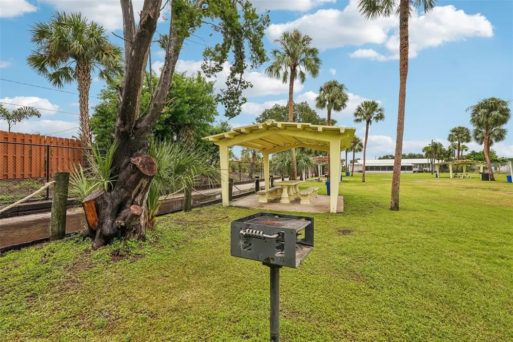 2406 FLORIDA BOULEVARD Bradenton, FL 34207