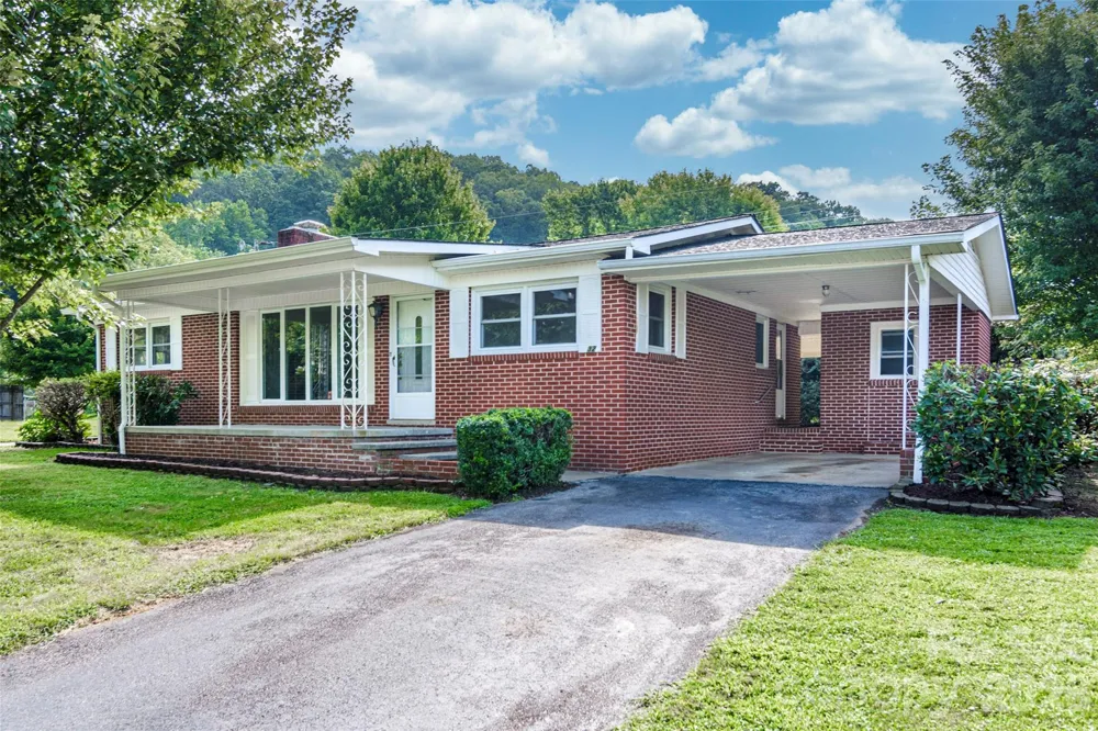 32 Kathy Drive Waynesville, NC 28786