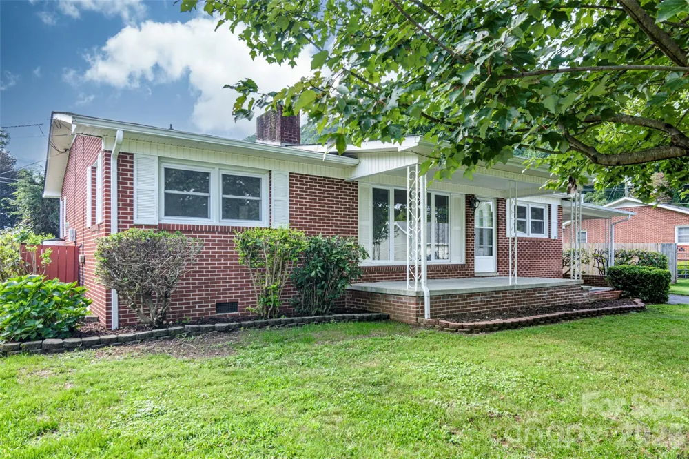 32 Kathy Drive Waynesville, NC 28786