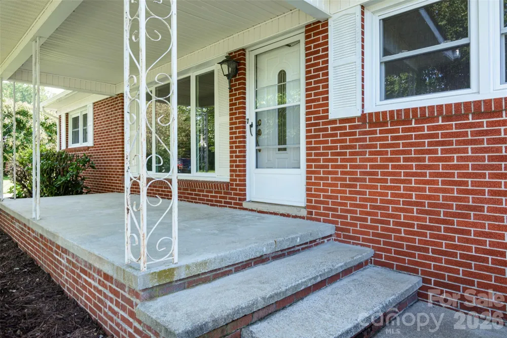 32 Kathy Drive Waynesville, NC 28786