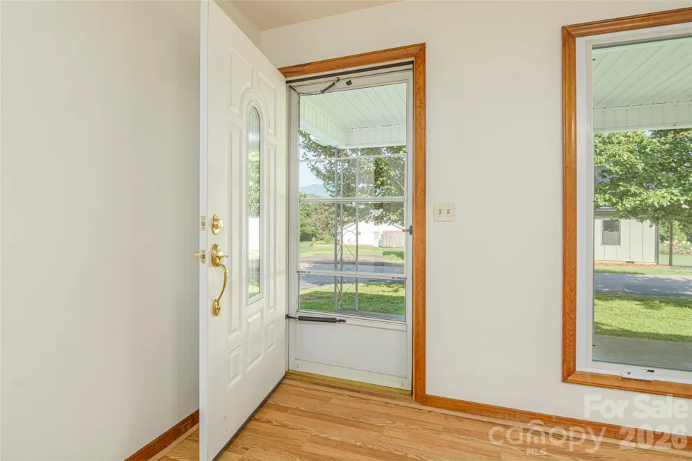 32 Kathy Drive Waynesville, NC 28786