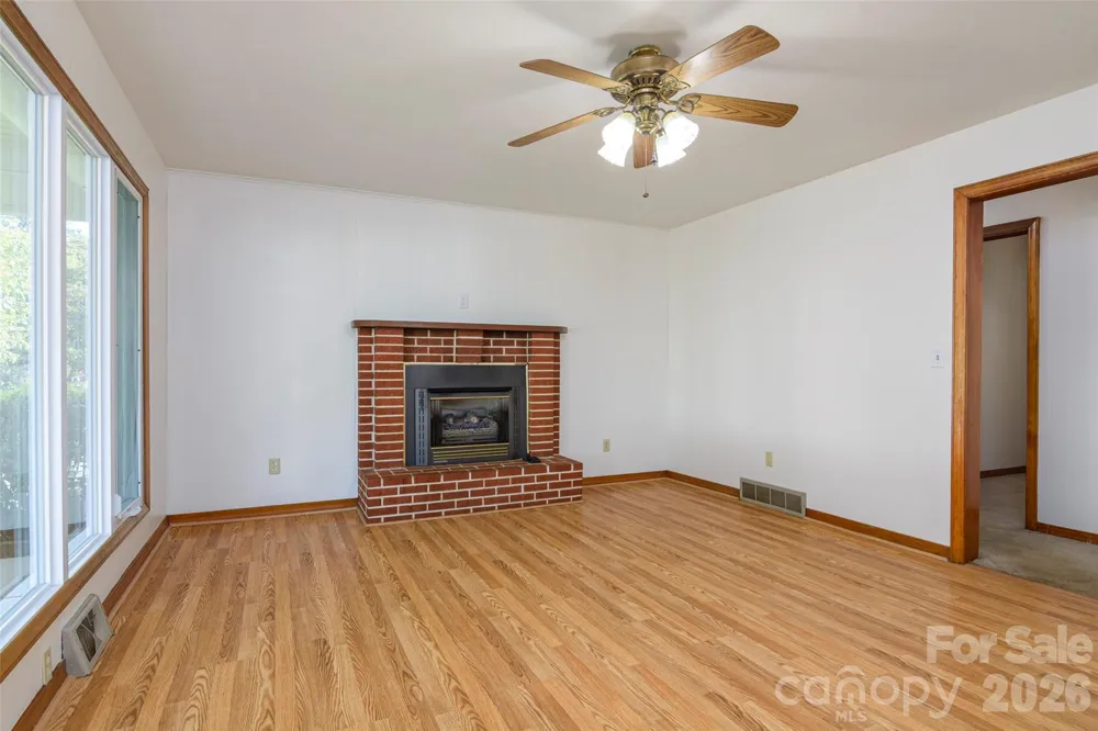 32 Kathy Drive Waynesville, NC 28786