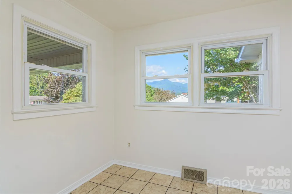 32 Kathy Drive Waynesville, NC 28786
