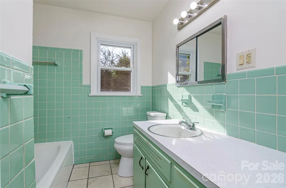 32 Kathy Drive Waynesville, NC 28786