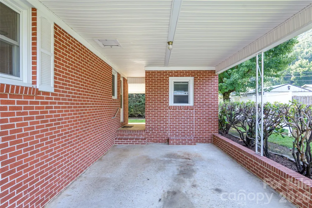 32 Kathy Drive Waynesville, NC 28786