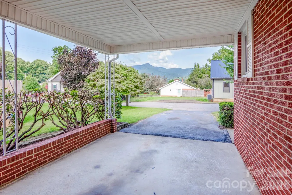 32 Kathy Drive Waynesville, NC 28786