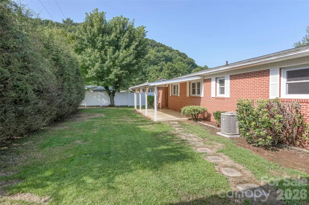 32 Kathy Drive Waynesville, NC 28786