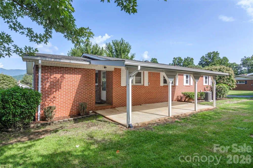 32 Kathy Drive Waynesville, NC 28786