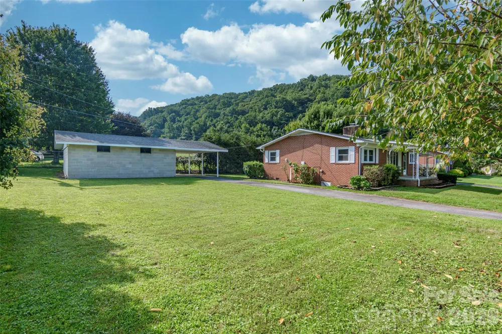 32 Kathy Drive Waynesville, NC 28786