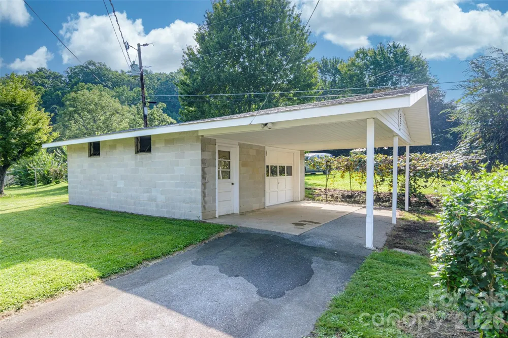 32 Kathy Drive Waynesville, NC 28786