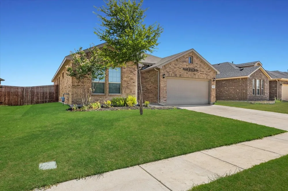 1402 Pleasanton Road Cleburne, TX 76033