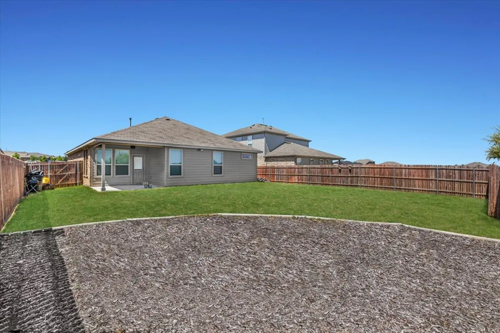 1402 Pleasanton Road Cleburne, TX 76033