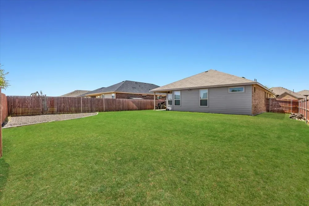 1402 Pleasanton Road Cleburne, TX 76033
