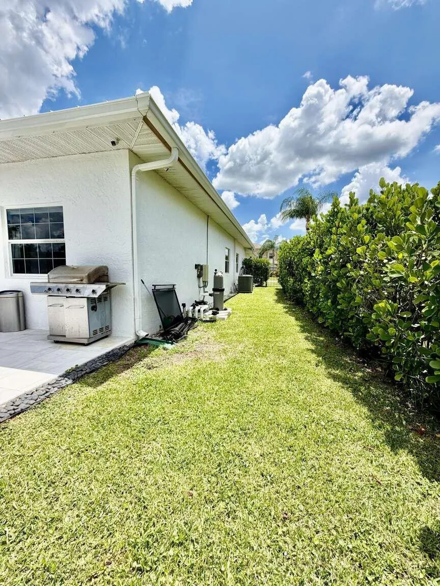 120 SARATOGA BOULEVARD W Royal Palm Beach, FL 33411