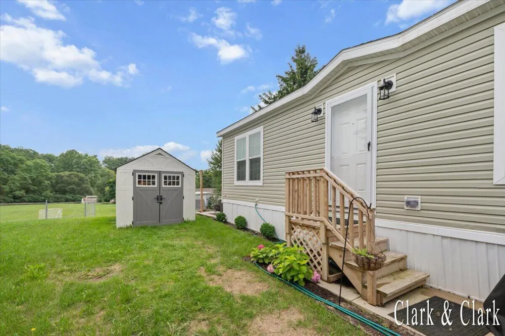 1760 Veronica Street SE Lowell City, MI 49331