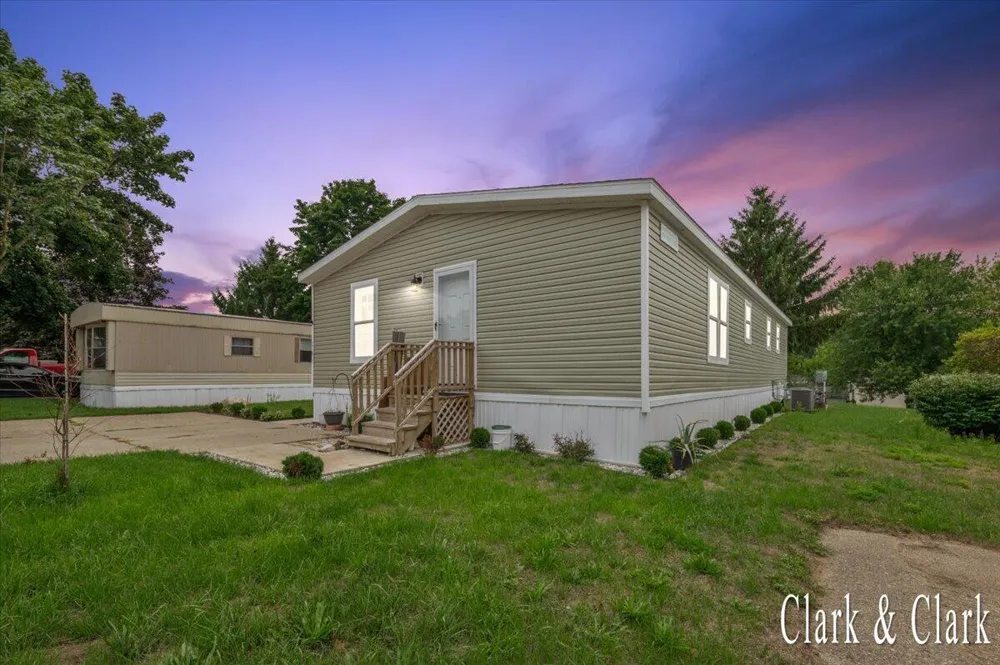 1760 Veronica Street SE Lowell City, MI 49331