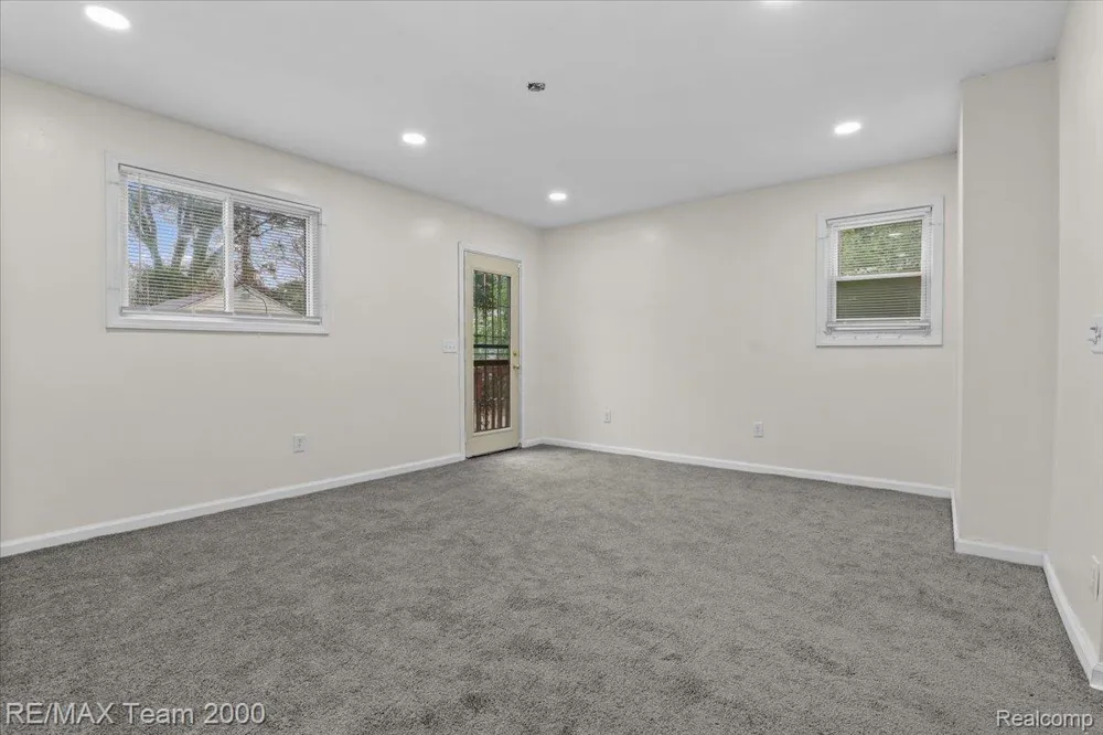 15455 Mapleridge Street Detroit City, MI 48205